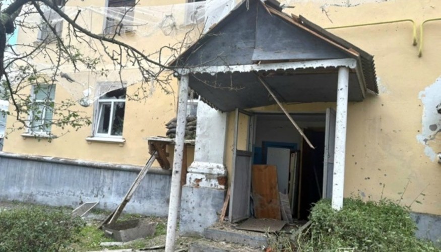 Територія пожежно-рятувального підрозділу у Богодухові після удару безпілотника типу «Молнія», фото МВС