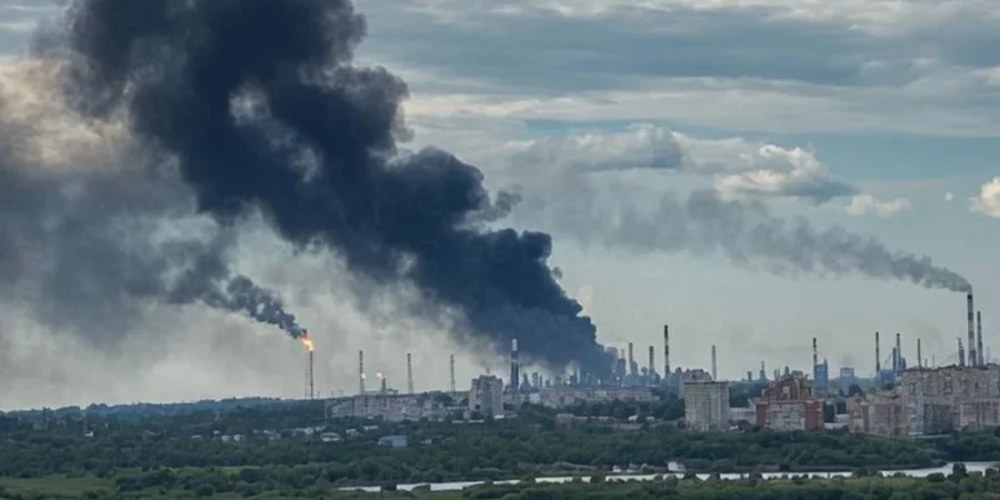 Омський нафтопереробний завод, найбільший у Росії, зупинений після ударів українських безпілотників