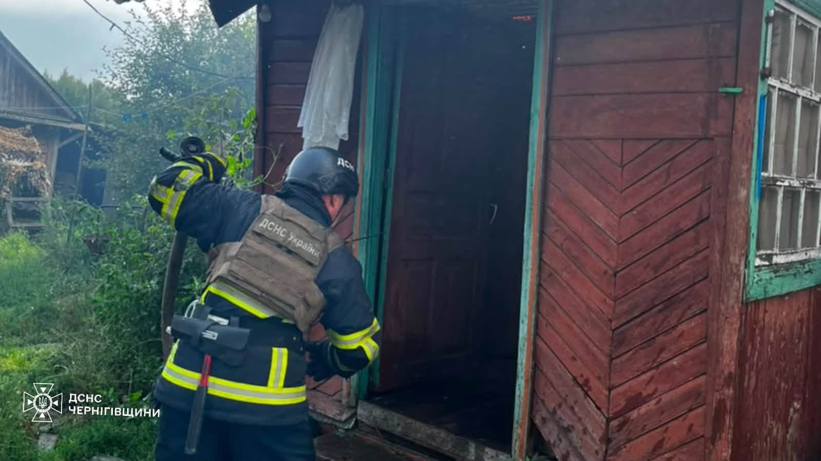 На Чернігівщині через атаку дрона загинув чоловік, пошкоджено будинки й авто