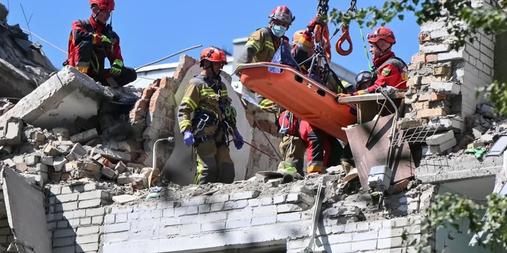 ДСНС: у Львові зросла кількість постраждалих після удару 30 липня, роботи на Патона не припиняються