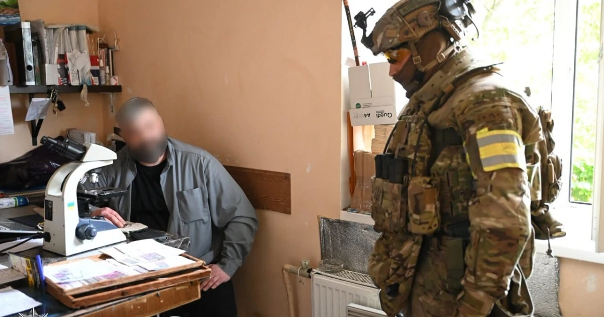Цифри справи на Буковині: 4 затриманих, 10 коробок біоматеріалів, відправлення рогівок потягом