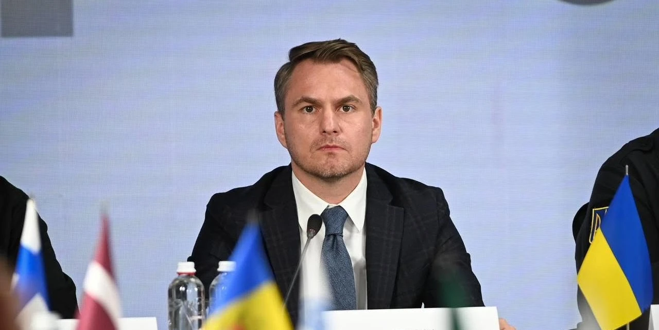 Генеральний прокурор Руслан Кравченко, який виїхав з України і повідомив про перебування у закордонному відрядженні